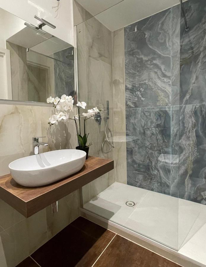 Vomero Suite And Deluxe Room B&B Napoli Екстериор снимка