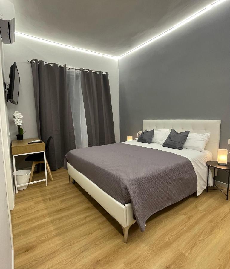 Vomero Suite And Deluxe Room B&B Napoli Екстериор снимка