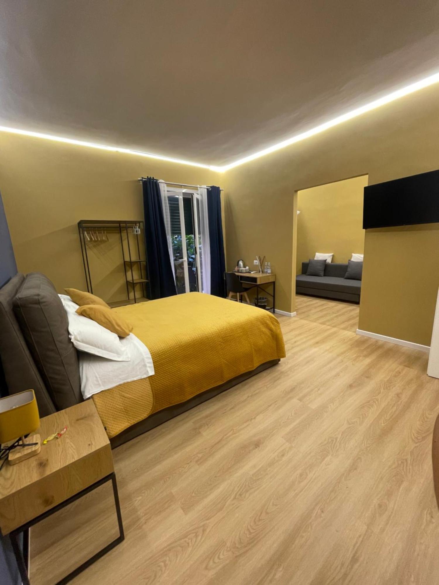 Vomero Suite And Deluxe Room B&B Napoli Екстериор снимка