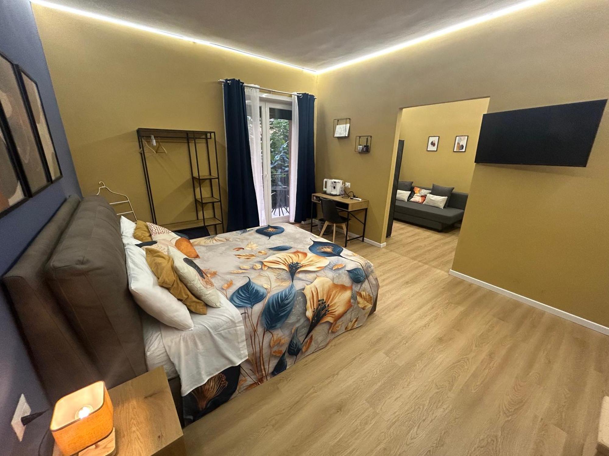 Vomero Suite And Deluxe Room B&B Napoli Екстериор снимка